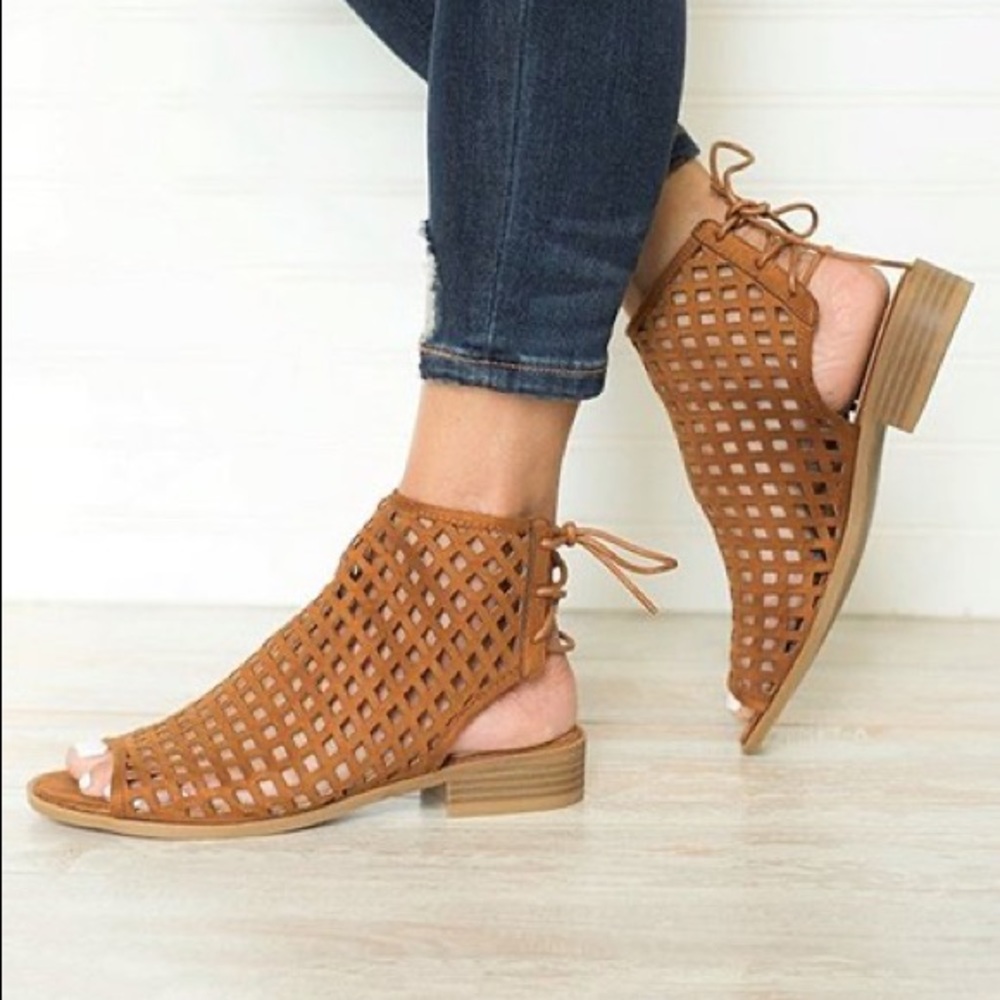 Pinhole sandals